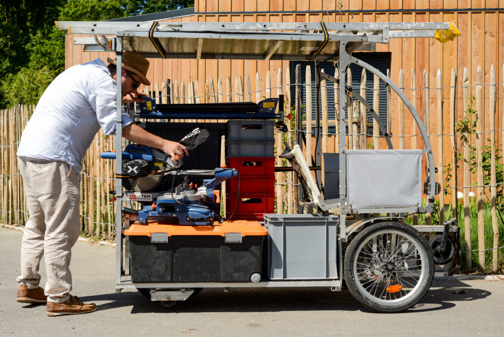 Image d'illustration pour : Autoconstruction d’un vélo solaire (Vhélio) et Tour de l'île des alternatives